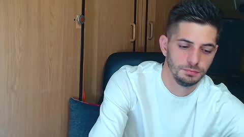 independent model online show from September 27, 2025, 4:56 pm