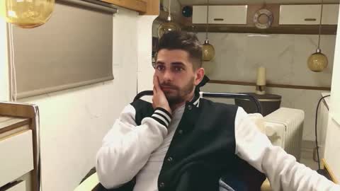 independent model online show from March 12, 2026, 6:47 pm