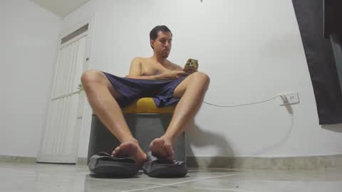 foot_master777 online show from February 5, 2025, 1:15 am
