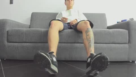 foot_master777 online show from February 13, 2025, 4:22 am