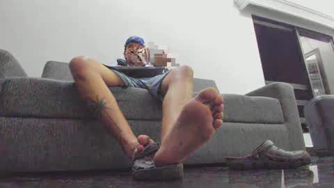 foot_master777 online show from February 14, 2025, 4:37 am