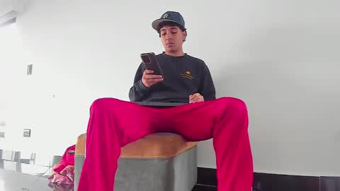 foot_master777 online show from February 16, 2025, 2:43 pm