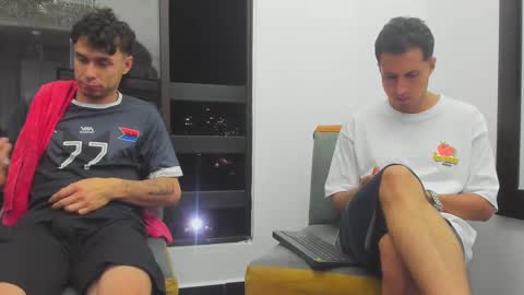 foot_master777 online show from March 7, 2025, 4:02 am