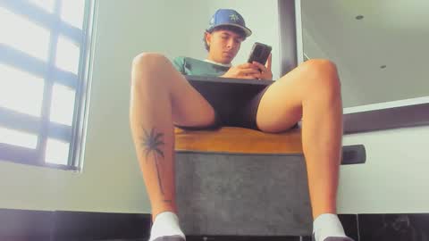 foot_master777 online show from March 7, 2025, 4:11 pm