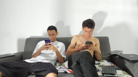 foot_master777 online show from September 20, 2025, 3:29 am