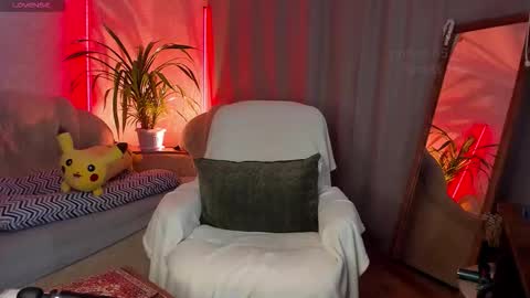     online show from November 5, 2025, 12:16 pm