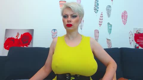 Snapshot of forever_barbie chatting on November 2, 2025, 11:29 pm Adana online show from November 2, 2025, 11:29 pm