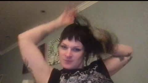 forthedolls online show from October 8, 2025, 4:10 am