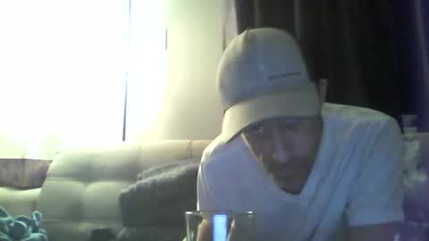 Snapshot of fouraide42 chatting on December 13, 2024, 7:15 am fouraide42 online show from December 13, 2024, 7:15 am