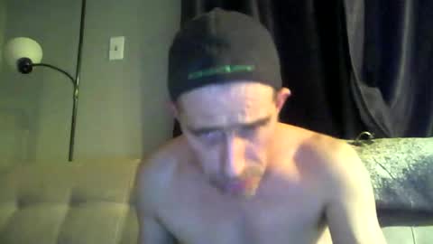 Snapshot of fouraide42 chatting on December 18, 2024, 3:37 am fouraide42 online show from December 18, 2024, 3:37 am