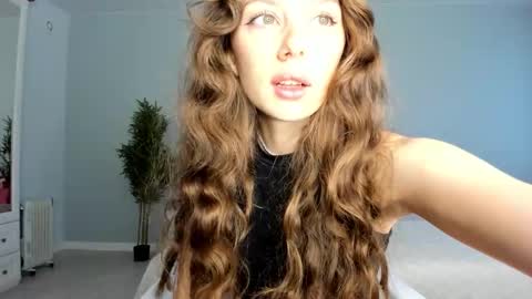 Kira online show from September 25, 2025, 2:26 am