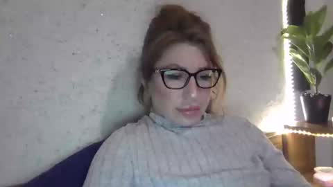 fox_red_lady7 online show from January 23, 2025, 8:24 pm