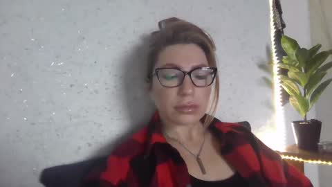 fox_red_lady7 online show from March 2, 2025, 7:32 am