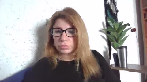 fox_red_lady7 online show from March 6, 2025, 7:57 am