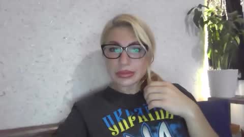 fox_red_lady7 online show from October 10, 2025, 12:37 pm