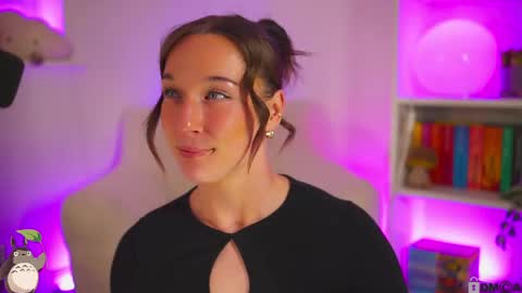 Snapshot of foxfilms chatting on May 16, 2026, 7:45 pm Em online show from May 16, 2026, 7:45 pm