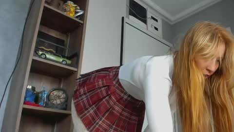 Snapshot of foxie_kiss chatting on May 24, 2026, 8:30 am Hello world Feel free to follow online show from May 24, 2026, 8:30 am