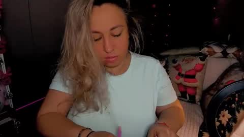 Snapshot of foxxxy__lady chatting on December 15, 2025, 1:10 am Kris online show from December 15, 2025, 1:10 am