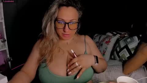 Snapshot of foxxxy__lady chatting on February 12, 2026, 2:17 am Kris online show from February 12, 2026, 2:17 am