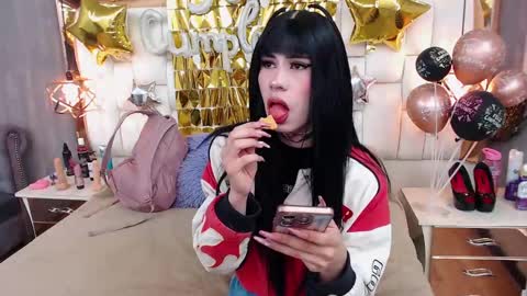 Foxxy  online show from October 10, 2025, 12:04 pm