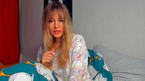 Foxy online show from September 19, 2025, 12:23 am