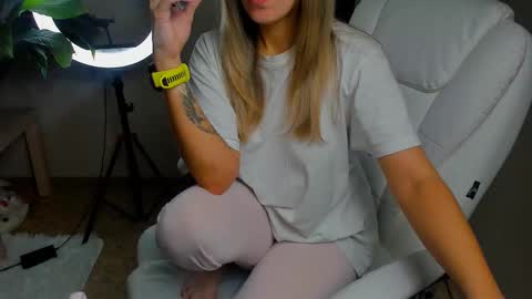 Foxy online show from October 22, 2025, 11:26 pm