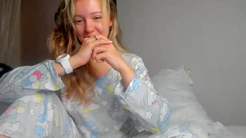 Foxy online show from December 23, 2025, 12:30 am