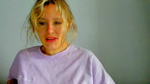 Snapshot of foxy_blond chatting on May 14, 2026, 12:39 am Foxy online show from May 14, 2026, 12:39 am
