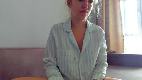 Snapshot of foxy_blond chatting on May 18, 2026, 2:40 am Foxy online show from May 18, 2026, 2:40 am