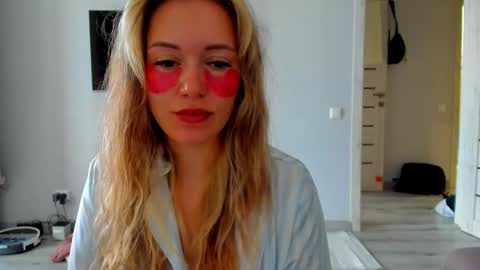 Snapshot of foxy_blond chatting on May 18, 2026, 4:18 am Foxy online show from May 18, 2026, 4:18 am