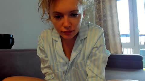 Snapshot of foxy_blond chatting on May 19, 2026, 1:56 am Foxy online show from May 19, 2026, 1:56 am