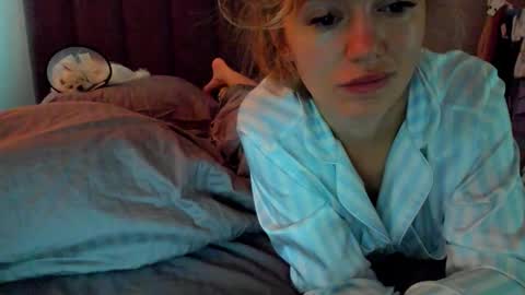 Snapshot of foxy_blond chatting on May 21, 2026, 2:51 am Foxy online show from May 21, 2026, 2:51 am