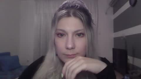 Snapshot of foxy_bright chatting on March 15, 2026, 7:09 pm foxy_bright online show from March 15, 2026, 7:09 pm