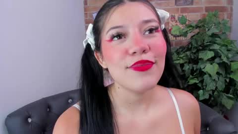 Loren online show from May 9, 2026, 11:04 am