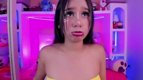 Snapshot of foxy_samy chatting on June 17, 2026, 6:09 pm Samy online show from June 17, 2026, 6:09 pm