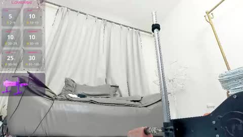 yiyi online show from January 14, 2026, 7:58 am