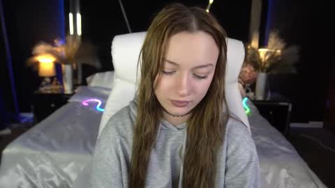 Maya online show from December 1, 2025, 2:11 pm