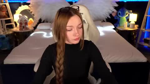 Maya online show from December 4, 2025, 2:04 pm