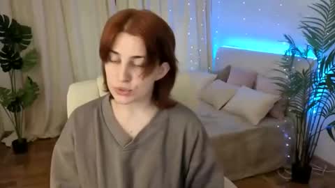 Snapshot of foxyrayy chatting on November 10, 2025, 10:36 am F O X online show from November 10, 2025, 10:36 am