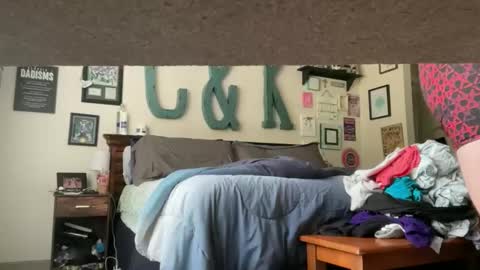 Snapshot of fp004 chatting on December 4, 2025, 5:43 pm fp004 online show from December 4, 2025, 5:43 pm