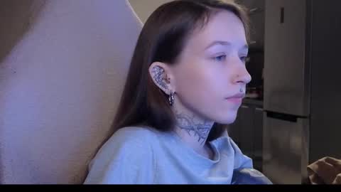 fran_bow online show from January 15, 2026, 12:26 am