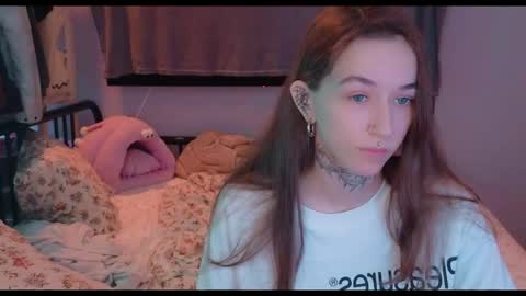 Snapshot of fran_bow chatting on June 5, 2026, 10:21 am fran_bow online show from June 5, 2026, 10:21 am