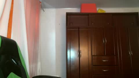 franccesco_699 online show from December 19, 2024, 4:57 pm
