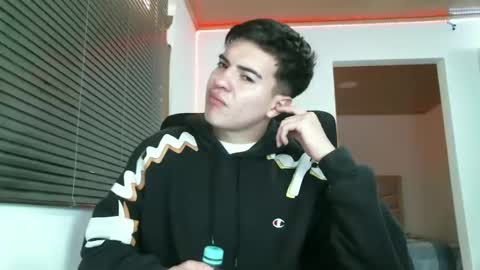 franccesco_699 online show from December 31, 2024, 5:29 pm