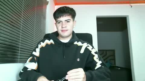 franccesco_699 online show from January 3, 2025, 11:44 pm