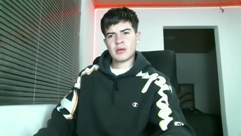 franccesco_699 online show from January 7, 2025, 11:24 pm