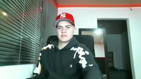 franccesco_699 online show from January 19, 2025, 12:28 am