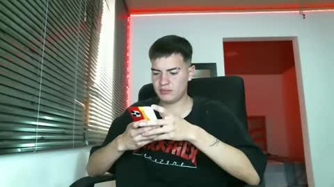franccesco_699 online show from February 14, 2025, 3:58 pm