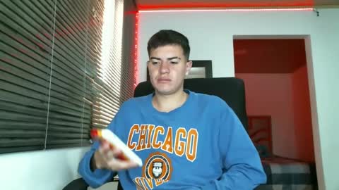 franccesco_699 online show from February 21, 2025, 4:16 pm