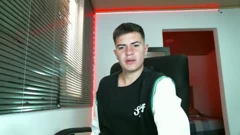 franccesco_699 online show from February 22, 2025, 3:03 pm
